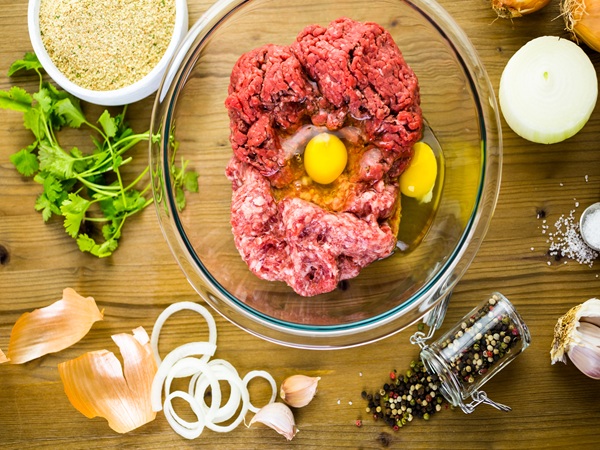 Preparing meatballs